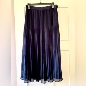 Women’s H&M lined skirt- Size L.